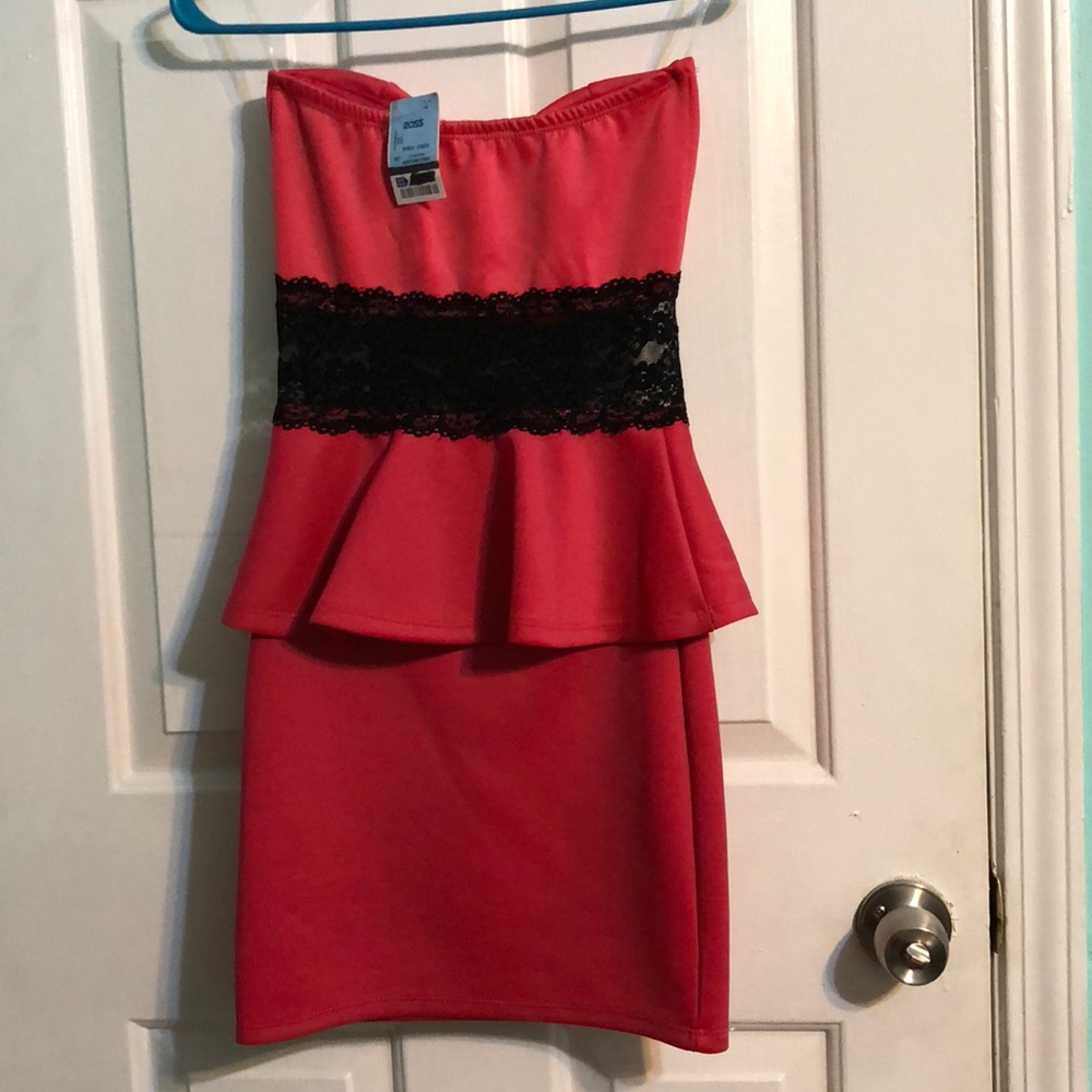 Wild Daisy | Junior strapless Peplum Dress - Picture 2 of 4